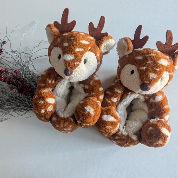 Gap Kids Reindeer Slippers Size 1-2 Will put in 1st bundle as a gift - Picture 2 of 3